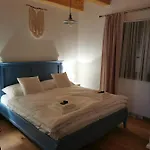 Vcelarik Nova Bana