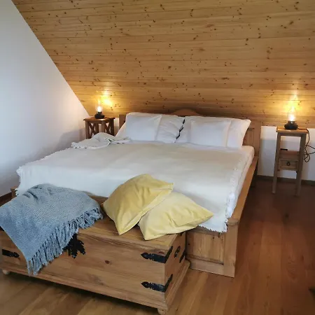 Vcelarik * Nova Bana