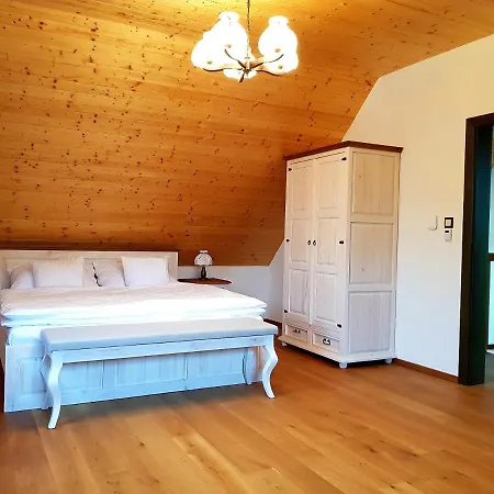 Villa Vcelarik Nova Bana
